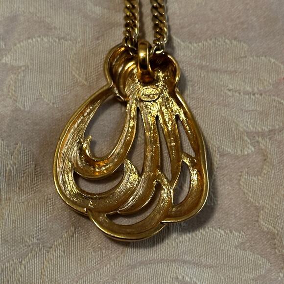 Vintage NAPIER Signed Large Gold Tone Pendant Necklace - Picture 2 of 5